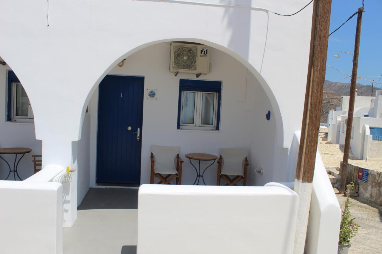 Meltemi Rooms And Studios Анафи Екстериор снимка