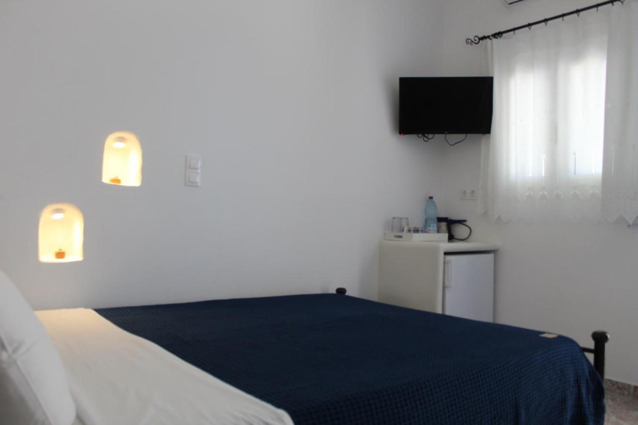 Meltemi Rooms And Studios Анафи Екстериор снимка