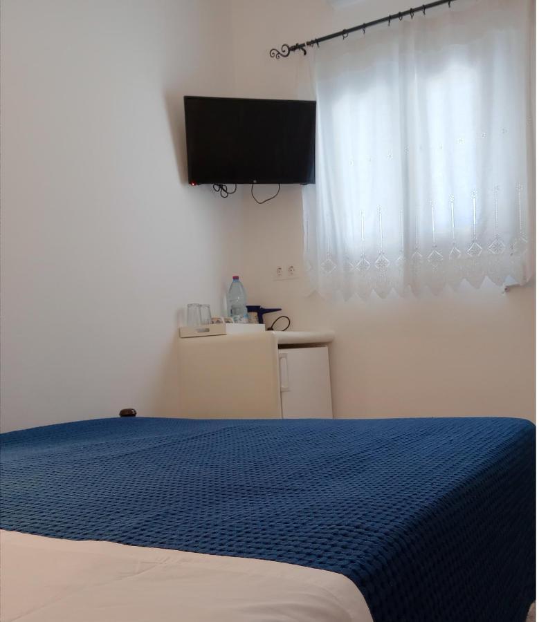 Meltemi Rooms And Studios Анафи Екстериор снимка