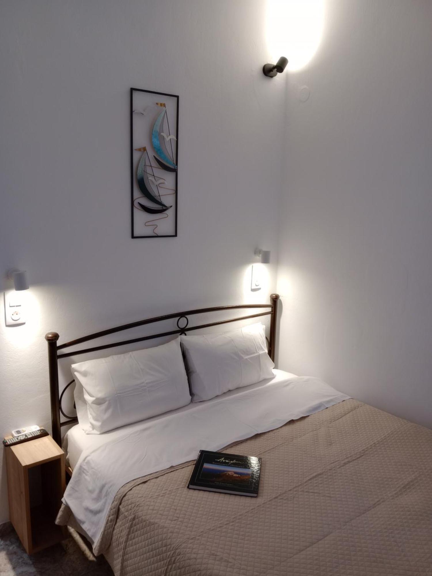 Meltemi Rooms And Studios Анафи Екстериор снимка
