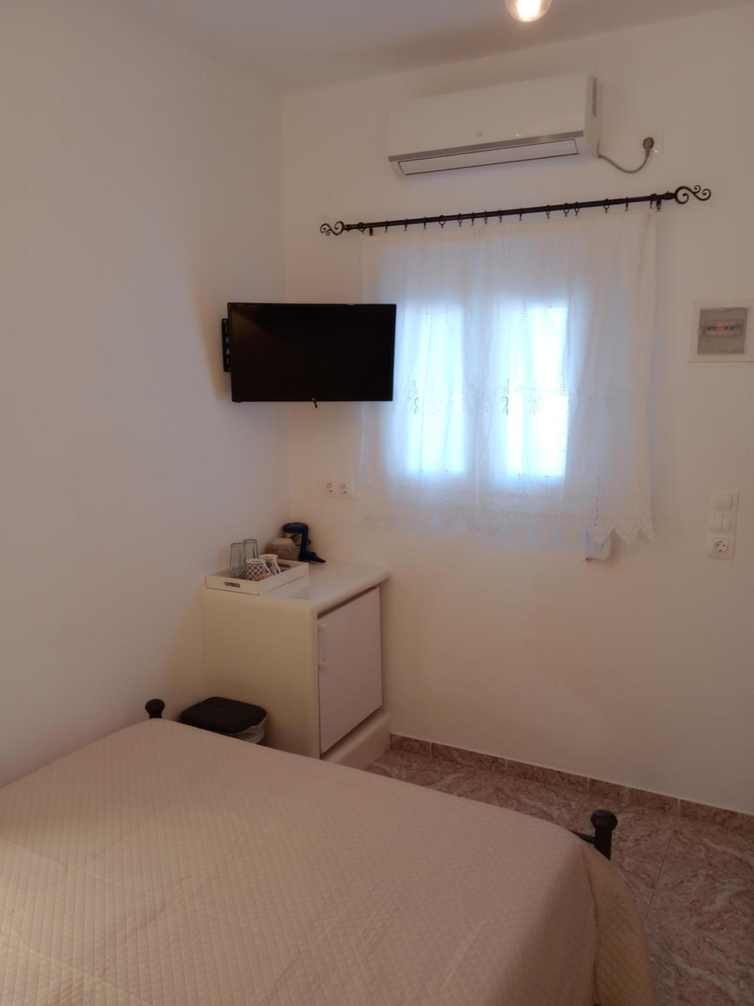 Meltemi Rooms And Studios Анафи Екстериор снимка