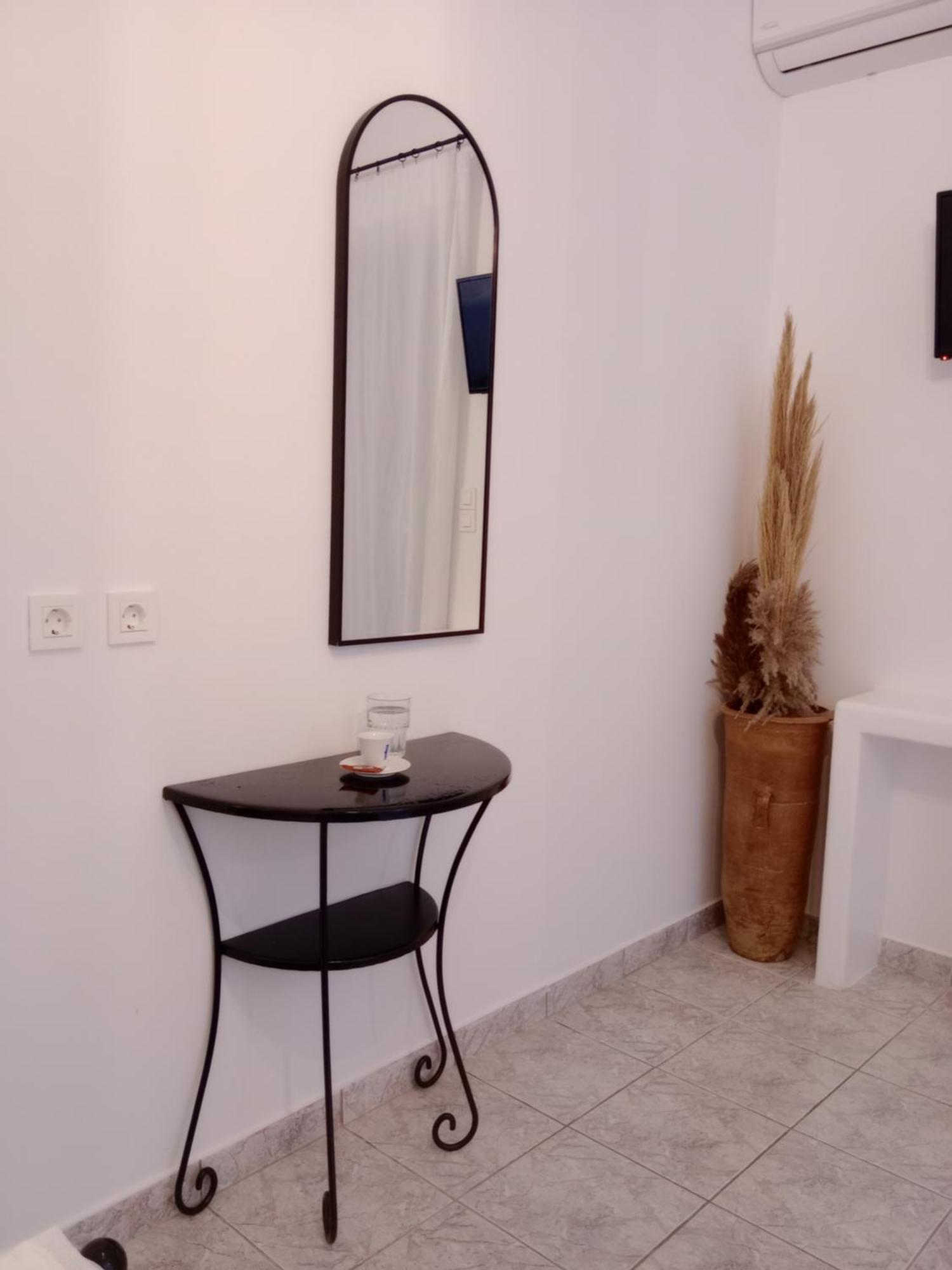 Meltemi Rooms And Studios Анафи Екстериор снимка