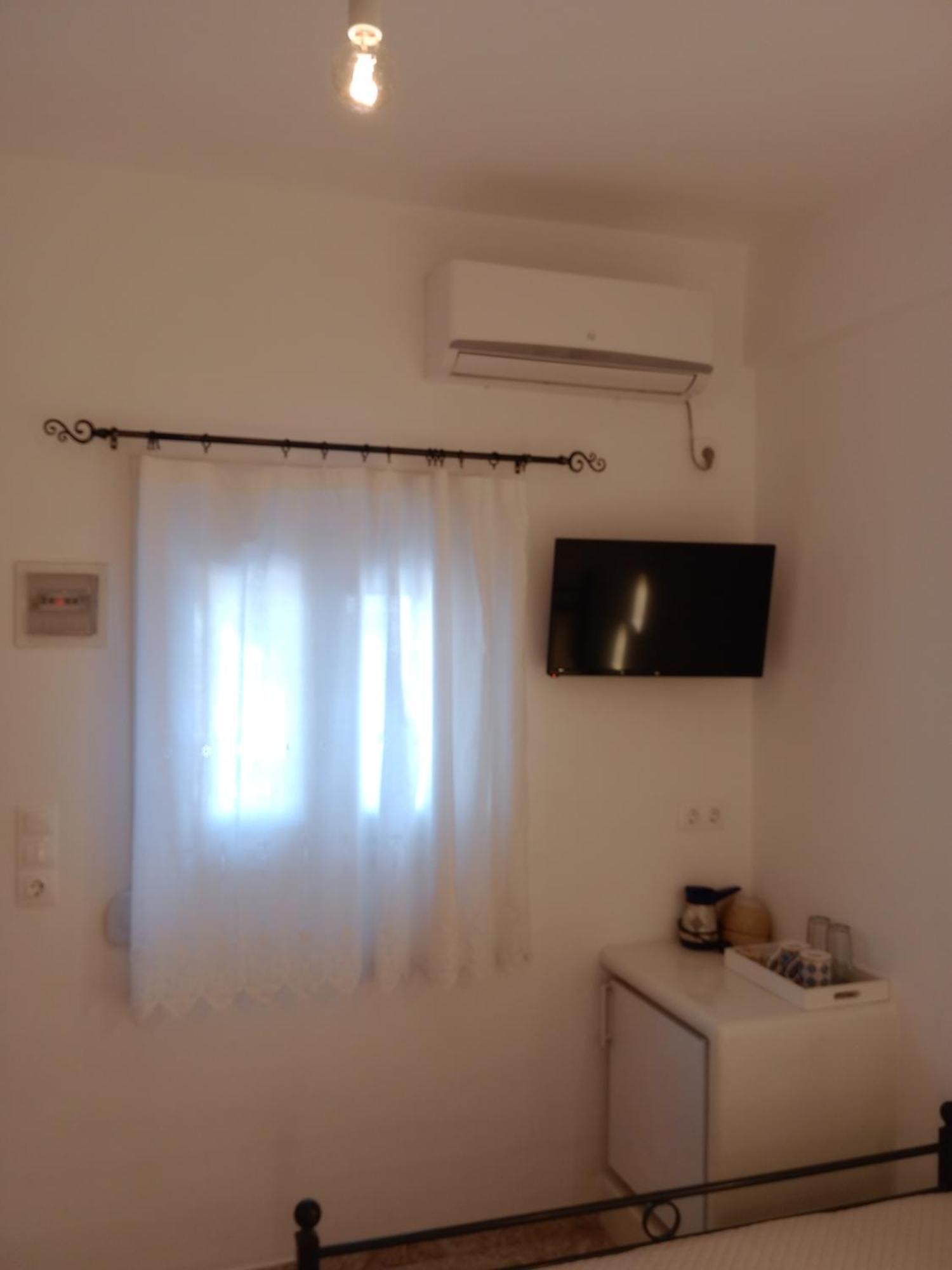 Meltemi Rooms And Studios Анафи Екстериор снимка