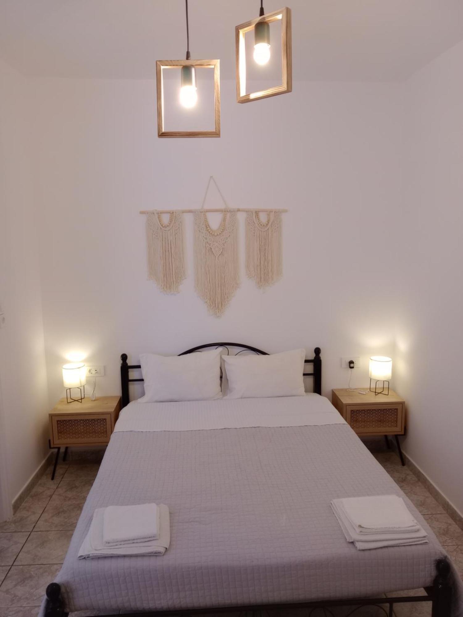 Meltemi Rooms And Studios Анафи Екстериор снимка