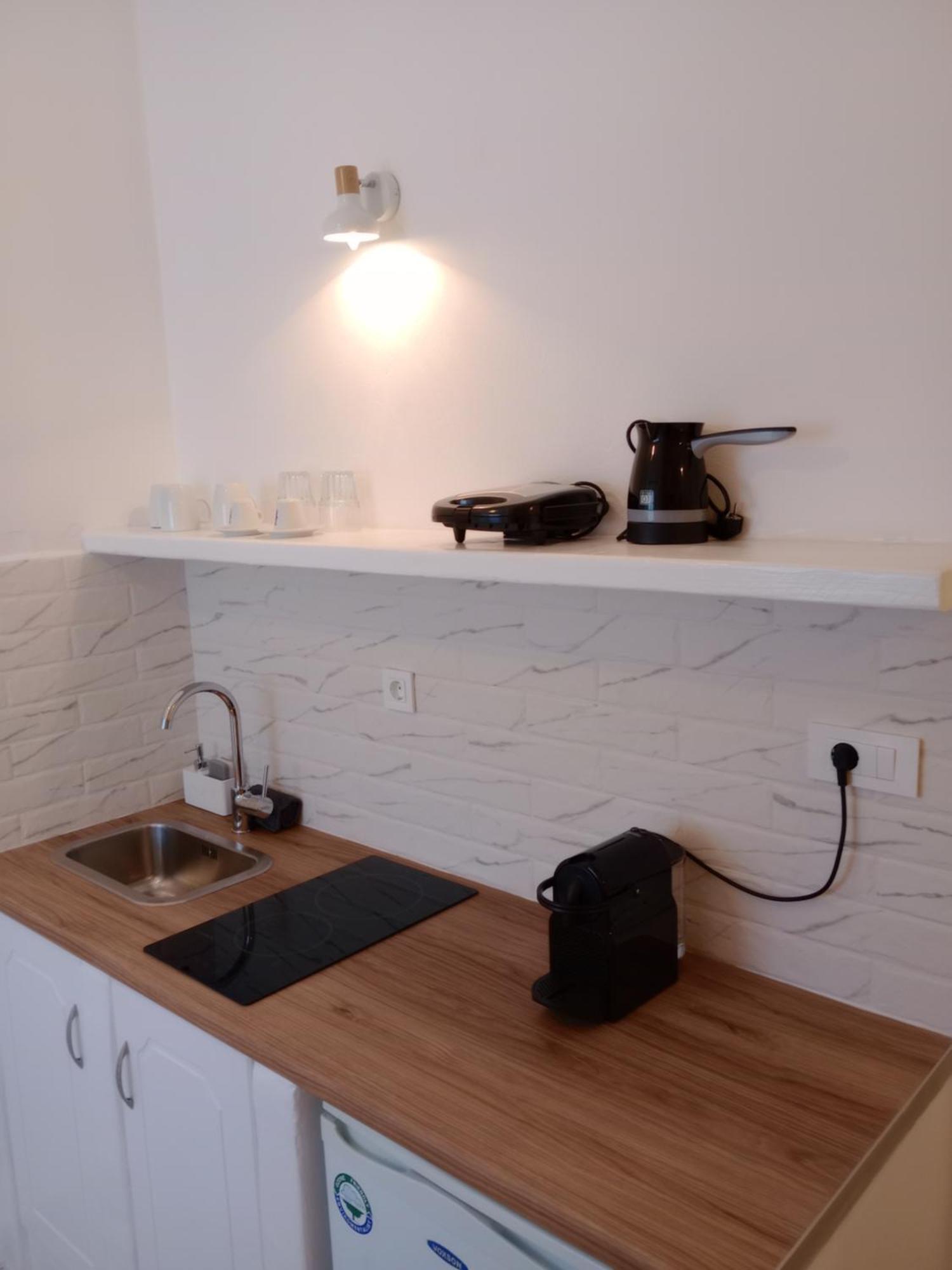Meltemi Rooms And Studios Анафи Екстериор снимка