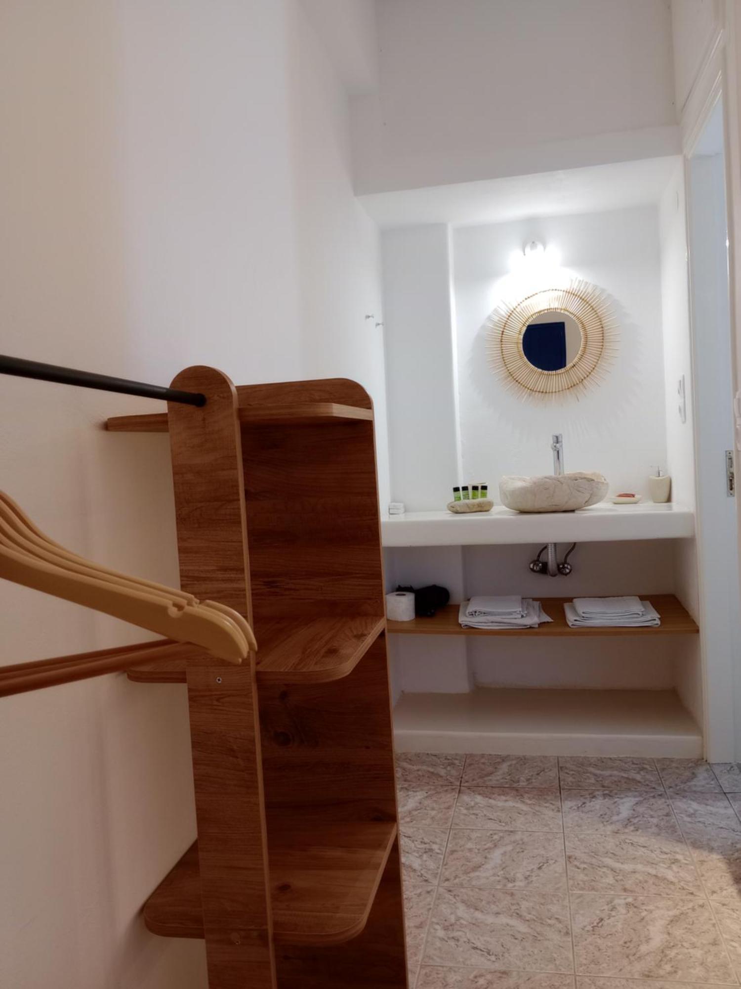 Meltemi Rooms And Studios Анафи Екстериор снимка